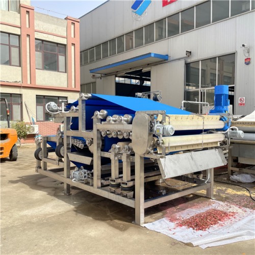 某食品廠訂購的1臺(tái)帶式果蔬榨汁機(jī)，試機(jī)檢驗(yàn)合格準(zhǔn)備發(fā)貨！