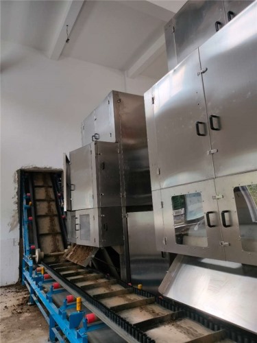 云南某污水處理廠定制的一體式污泥深度脫水機，現已投入使用！